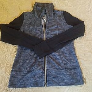 Lululemon zip up jacket 6 no issues!!